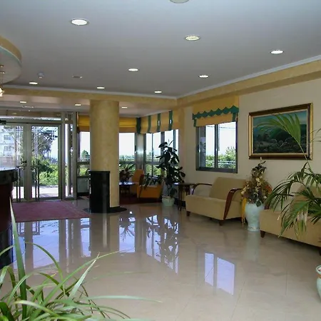 Pineiro 2 Estrellas Superior Otel